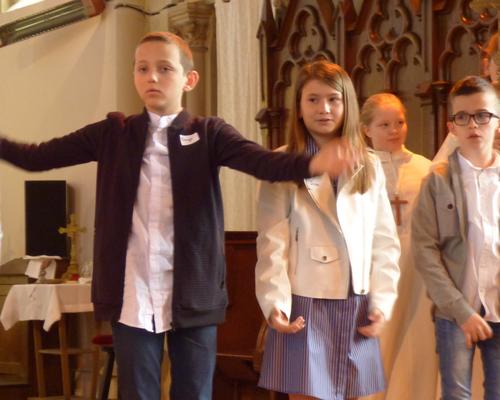 1eres communions Neuville 2018 (49)