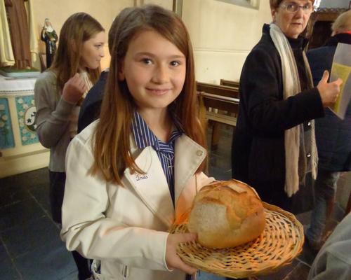 1eres communions Neuville 2018 (30)