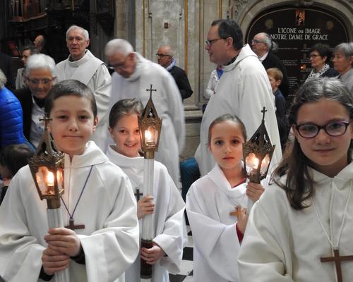 1eres communions 2018 cathedrale (49)