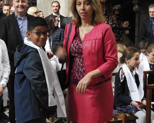 1eres communions 2018 cathedrale (89)