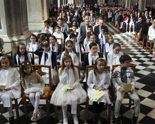 1eres communions 2018 cathedrale (94)