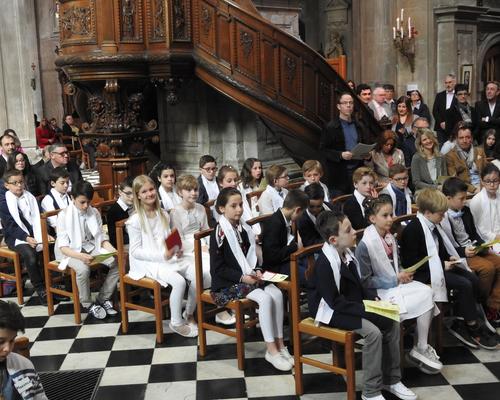 1eres communions 2018 cathedrale (95)