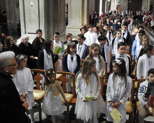 1eres communions 2018 cathedrale (102)
