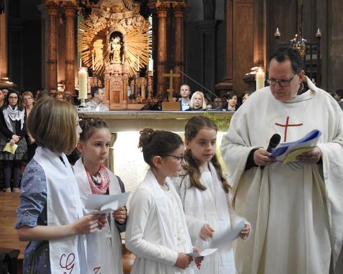 1eres communions 2018 cathedrale (106)