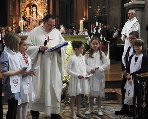 1eres communions 2018 cathedrale (108)