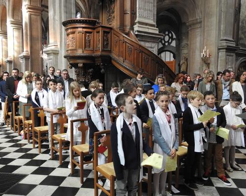1eres communions 2018 cathedrale (110)