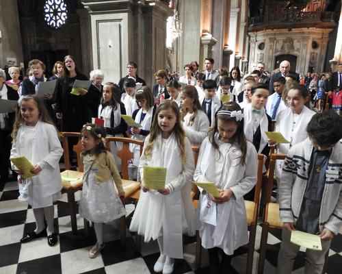 1eres communions 2018 cathedrale (111)
