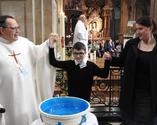 1eres communions 2018 cathedrale (128)