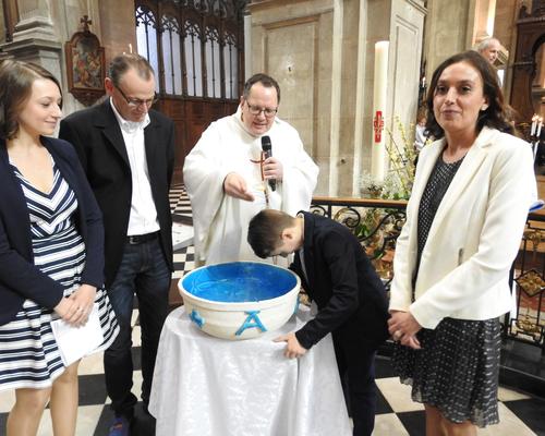 1eres communions 2018 cathedrale (131)