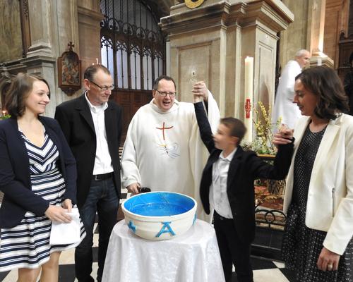 1eres communions 2018 cathedrale (133)