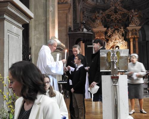 1eres communions 2018 cathedrale (134)