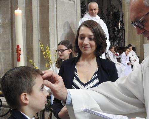 1eres communions 2018 cathedrale (135)