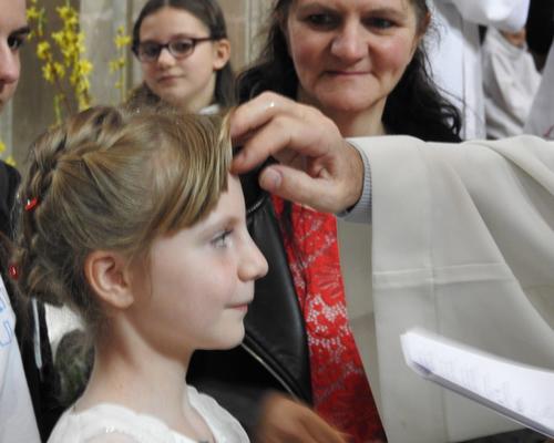 1eres communions 2018 cathedrale (138)