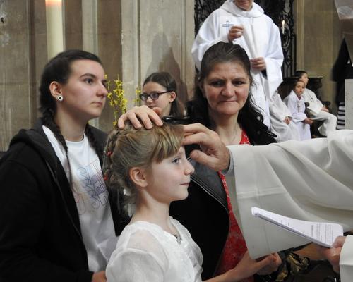 1eres communions 2018 cathedrale (139)