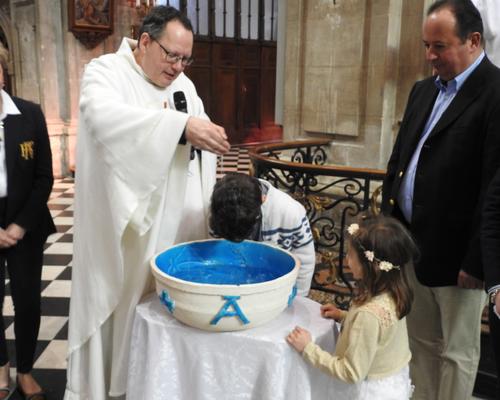1eres communions 2018 cathedrale (140)
