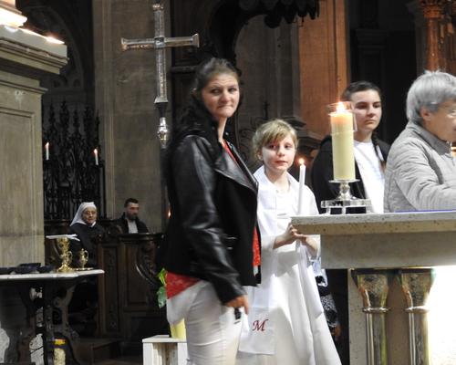 1eres communions 2018 cathedrale (142)