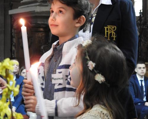 1eres communions 2018 cathedrale (151)
