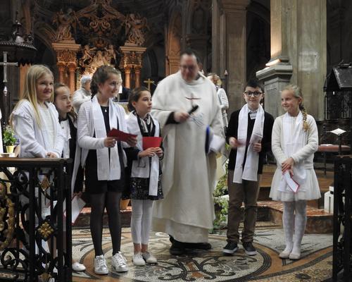 1eres communions 2018 cathedrale (153)