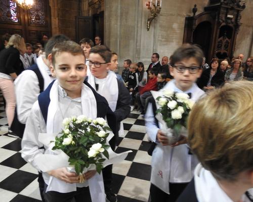 1eres communions 2018 cathedrale (155)