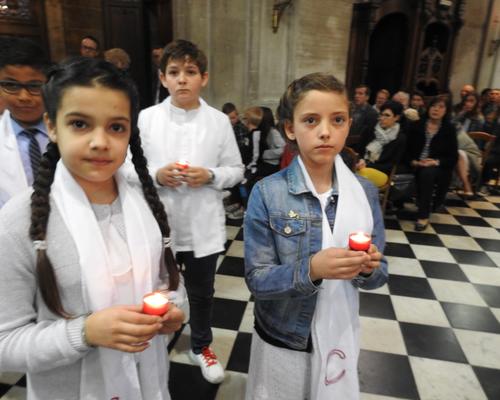 1eres communions 2018 cathedrale (157)