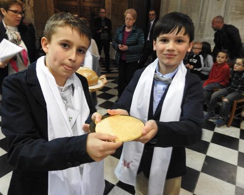 1eres communions 2018 cathedrale (160)