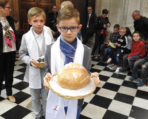 1eres communions 2018 cathedrale (161)