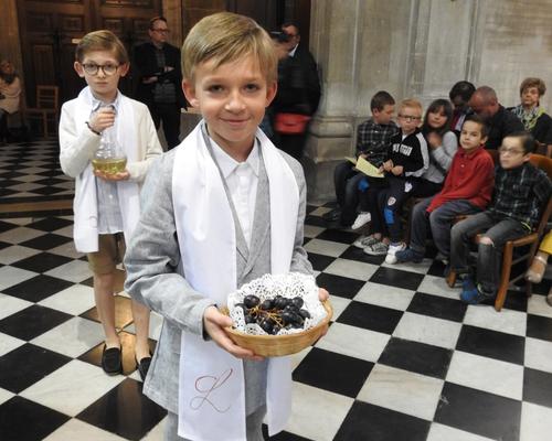 1eres communions 2018 cathedrale (162)