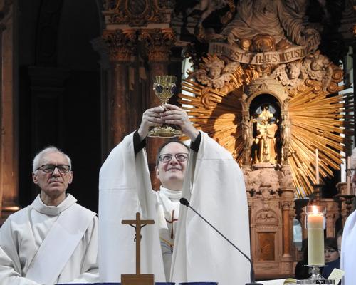 1eres communions 2018 cathedrale (165)