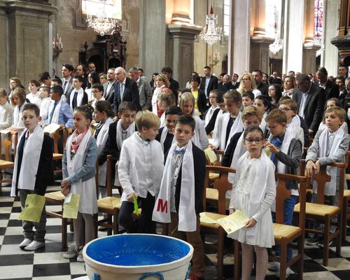 1eres communions 2018 cathedrale (168)