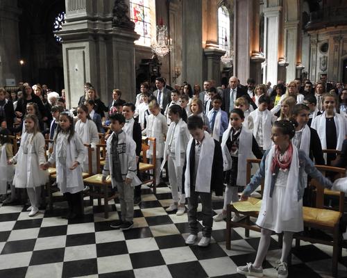 1eres communions 2018 cathedrale (169)