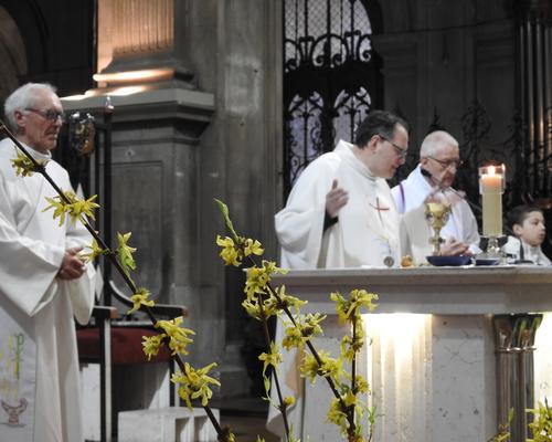 1eres communions 2018 cathedrale (170)