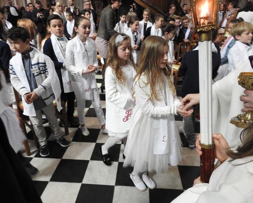 1eres communions 2018 cathedrale (174)