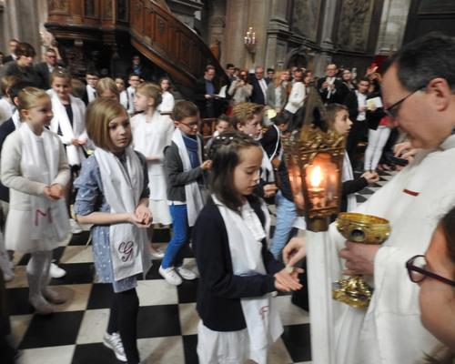 1eres communions 2018 cathedrale (180)