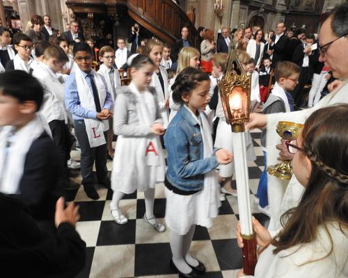 1eres communions 2018 cathedrale (184)