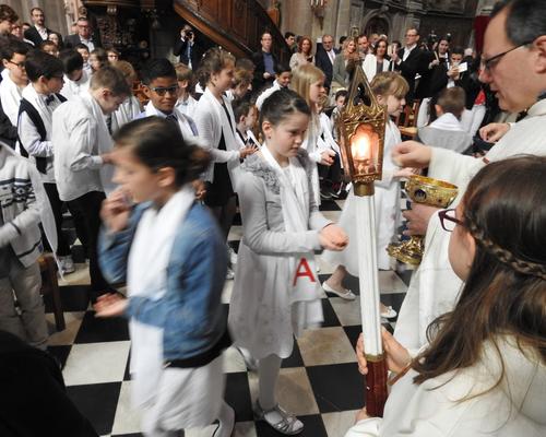 1eres communions 2018 cathedrale (185)