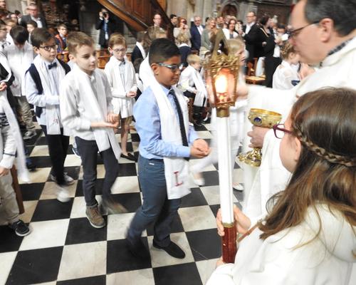 1eres communions 2018 cathedrale (186)