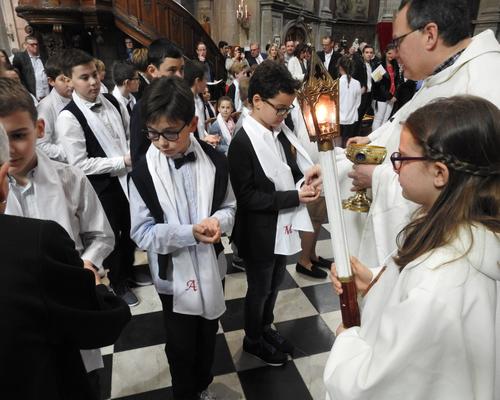 1eres communions 2018 cathedrale (189)