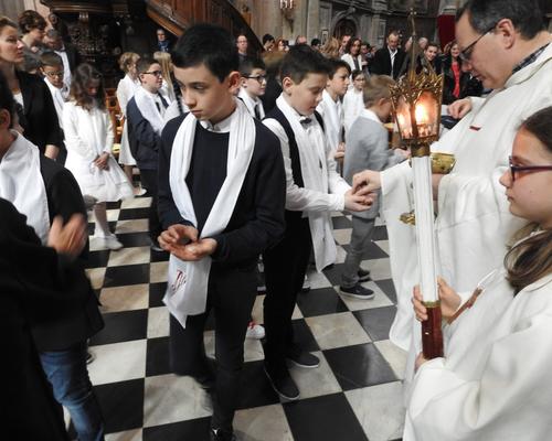 1eres communions 2018 cathedrale (191)