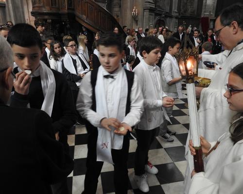1eres communions 2018 cathedrale (192)