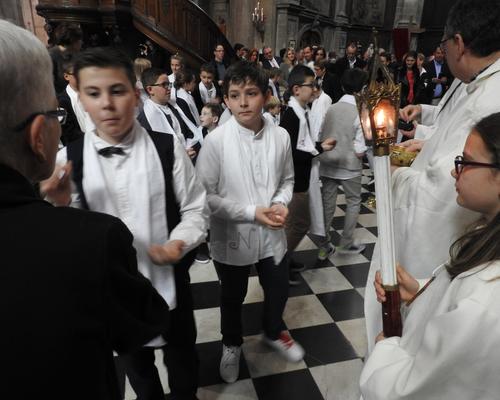 1eres communions 2018 cathedrale (193)