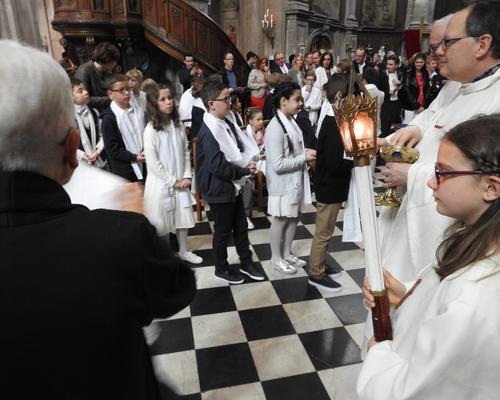1eres communions 2018 cathedrale (194)