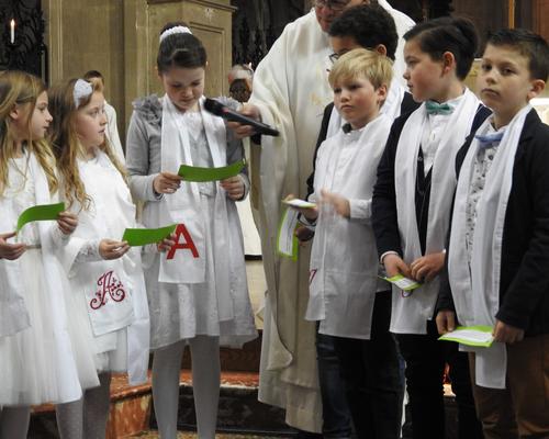 1eres communions 2018 cathedrale (197)
