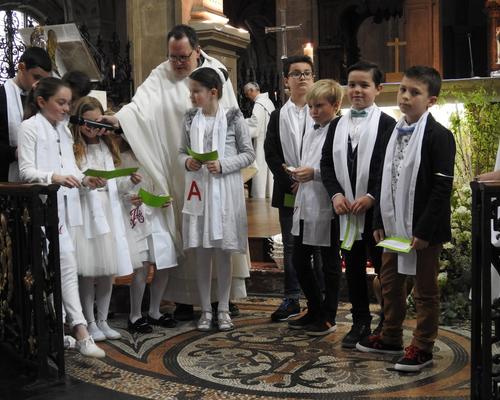 1eres communions 2018 cathedrale (198)