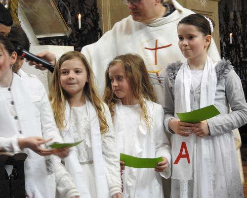 1eres communions 2018 cathedrale (199)