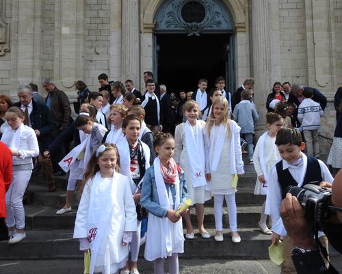 1eres communions 2018 cathedrale (201)