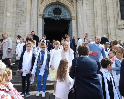 1eres communions 2018 cathedrale (203)