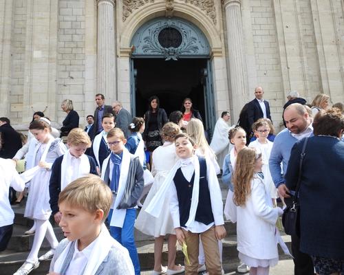 1eres communions 2018 cathedrale (204)