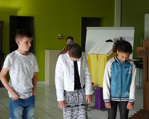 3 Jesus rejoint deux disciples