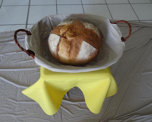 5 avant de leur partager le pain