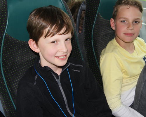 et dans le bus